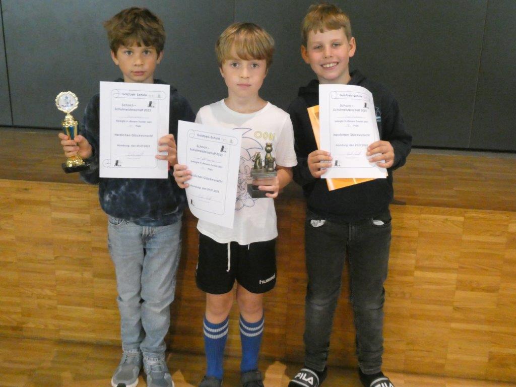 Turnier der 1. und 2. Klassen. Mads, Mats, Paul (von links)